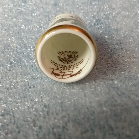 Franklin Porcelain 1979 Thimble Birds Flowers Tufted-Titmouse Parus Bicolor - Picture 4 of 4